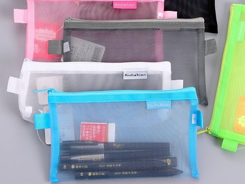 高考文具袋内有几个备用笔芯？